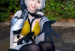 新奥特曼杰顿娘 cosplay：银灰色条纹长袜，特色十足