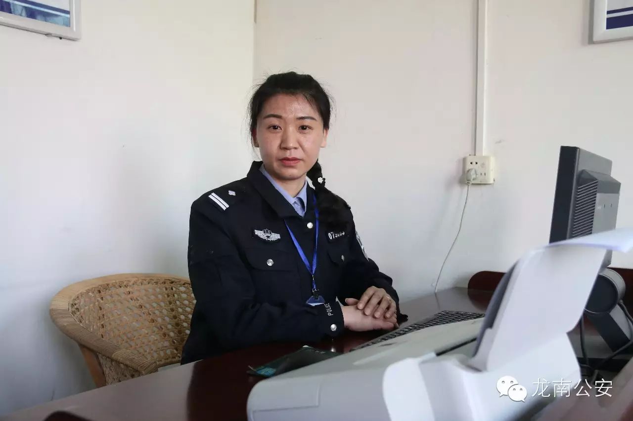 女狱警工资多少_女狱警_邹显卫女狱警