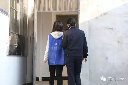 女狱警_女狱警工资多少_邹显卫女狱警