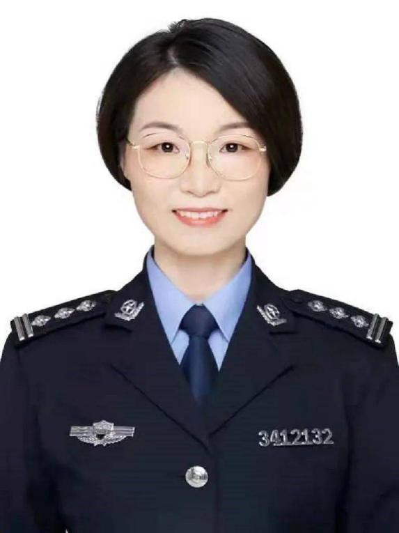 女狱警虐囚_女狱警_岛监狱女狱警电影