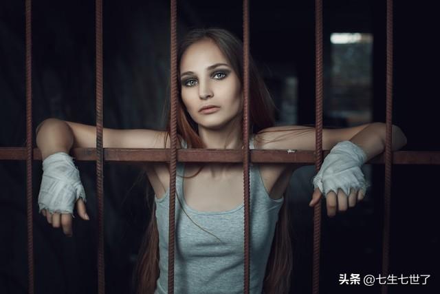 邹显卫女狱警_女狱警_女狱警成为黑老大情妇