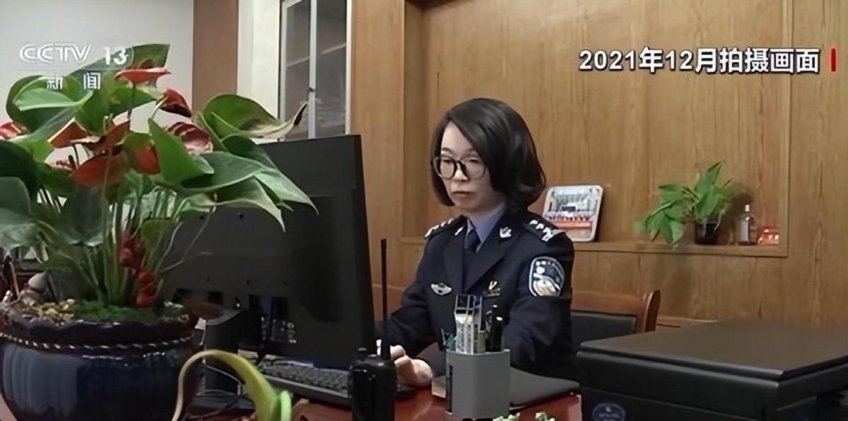 女狱警_女狱警成为黑老大情妇_女狱警折磨囚犯视频