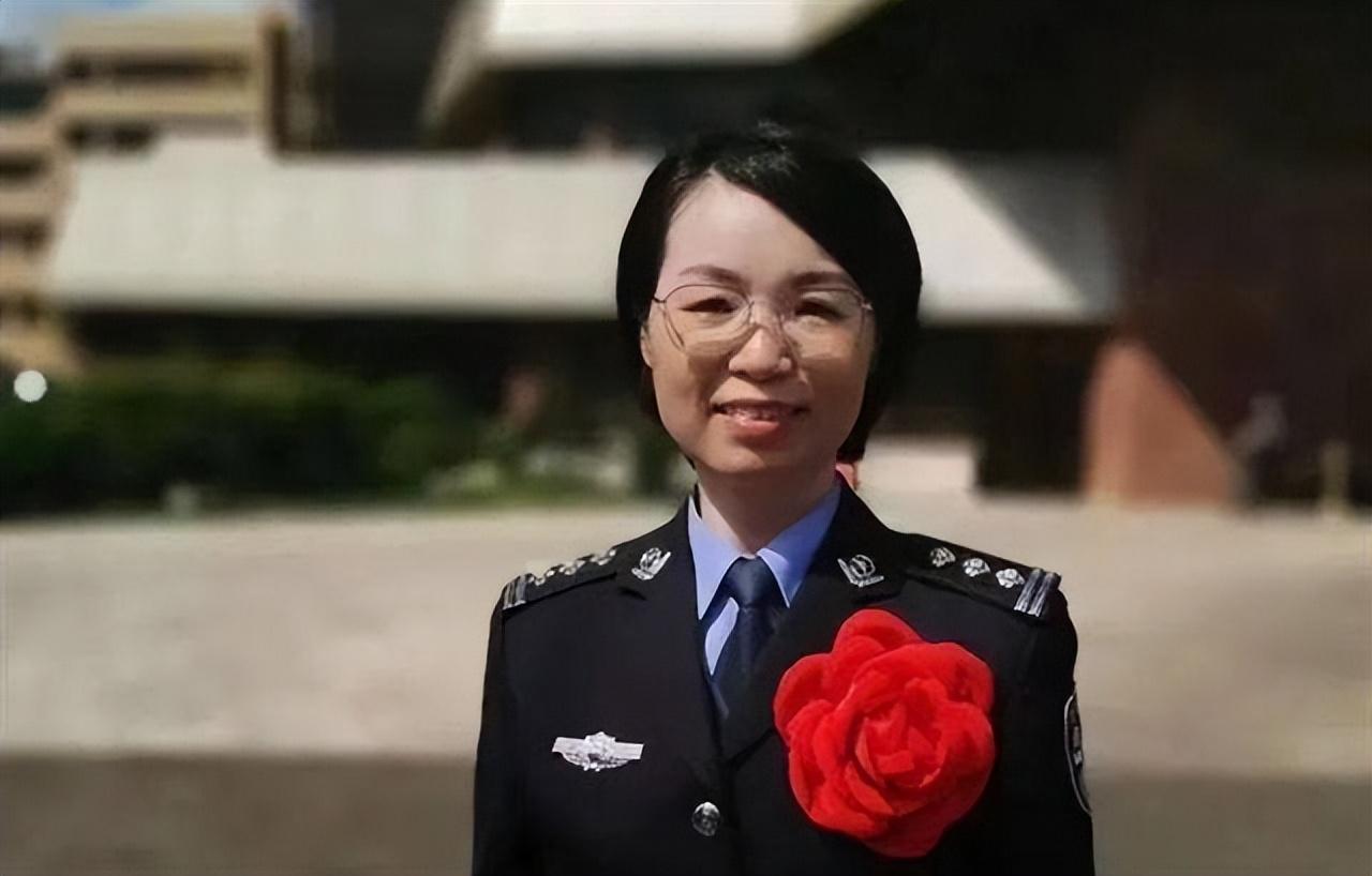 监狱女狱警_邹显卫女狱警图片_女狱警